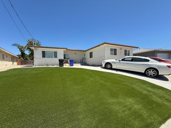 Building Photo - 5127 E Falls View Dr