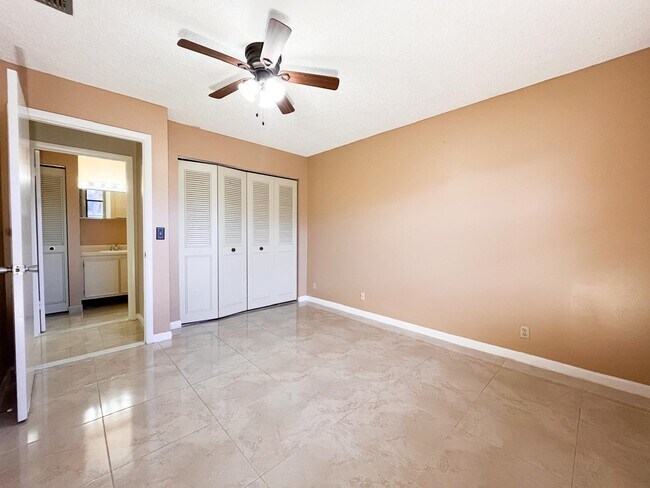 Building Photo - 5939 Forest Hill Blvd