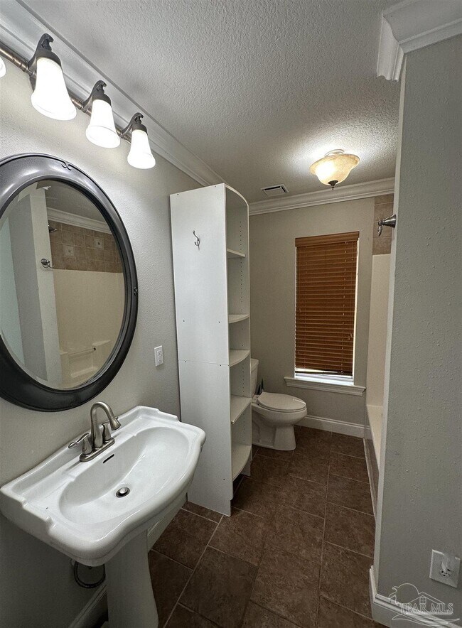 Building Photo - 1611 Luzon Ln