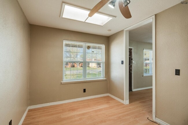 Building Photo - 5115 Kingston Dr