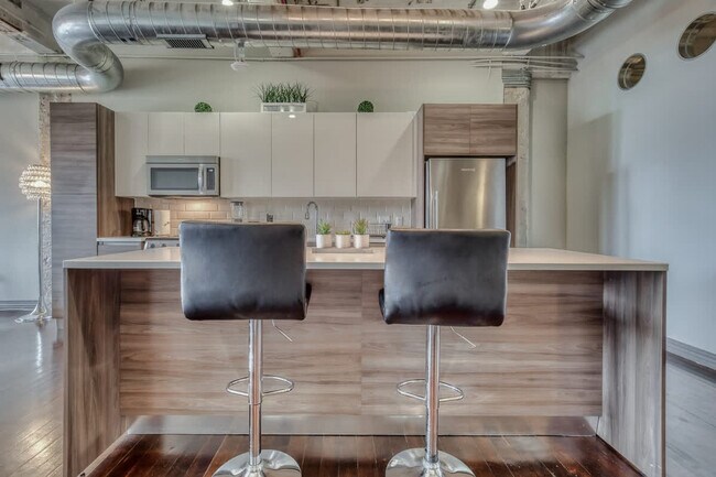 Building Photo - 500 S Ervay St