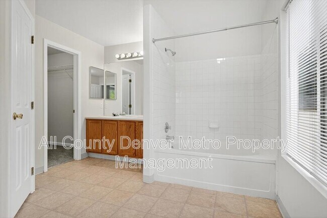 Building Photo - 5241 Helena St