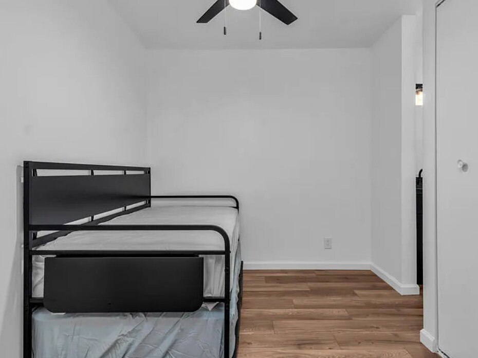 Office/Small Bedroom - 5300 E Waverly Dr