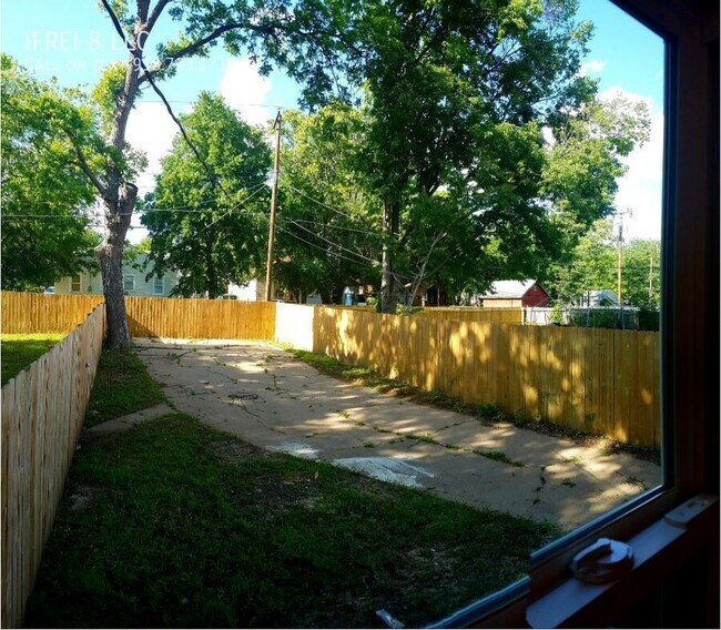 Building Photo - 2865 E Admiral Pl