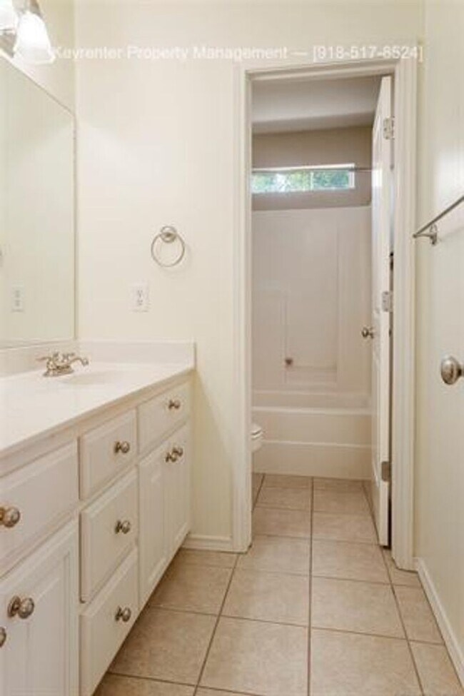 Building Photo - 3 Bed | 2 Bath | Jenks