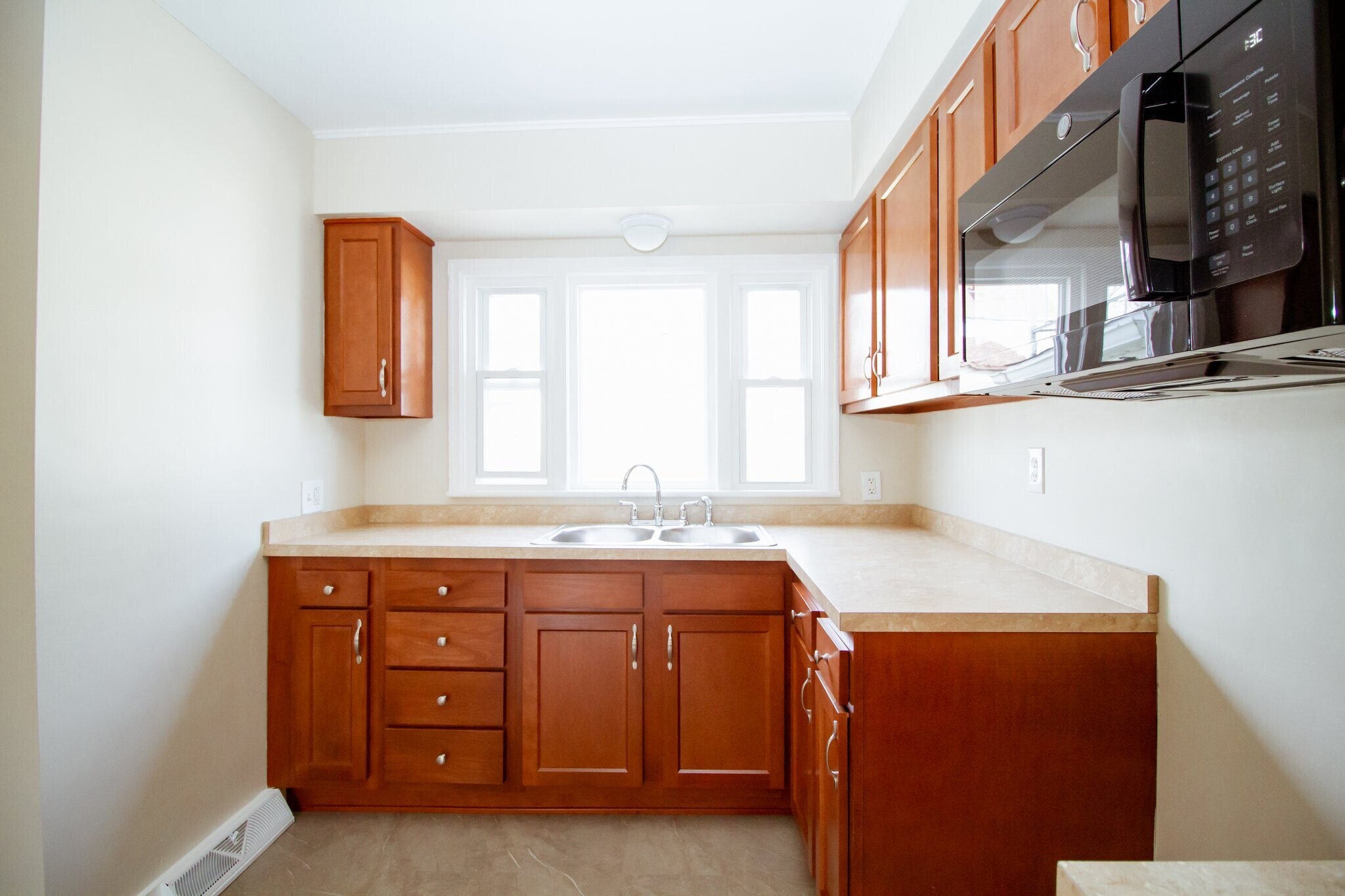 Building Photo - 2032 Glencove Dr