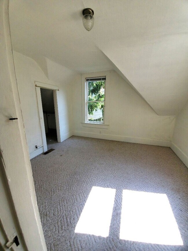 Building Photo - 509 N Forest St