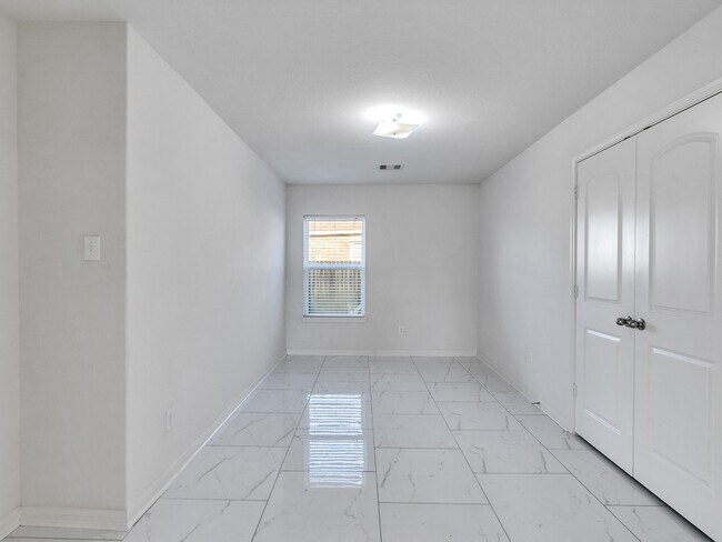 Building Photo - 22419 Iron Mill Dr