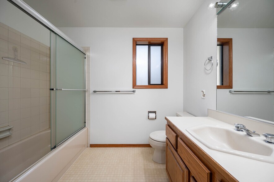 hallway bath - 12371 Rainier Dr