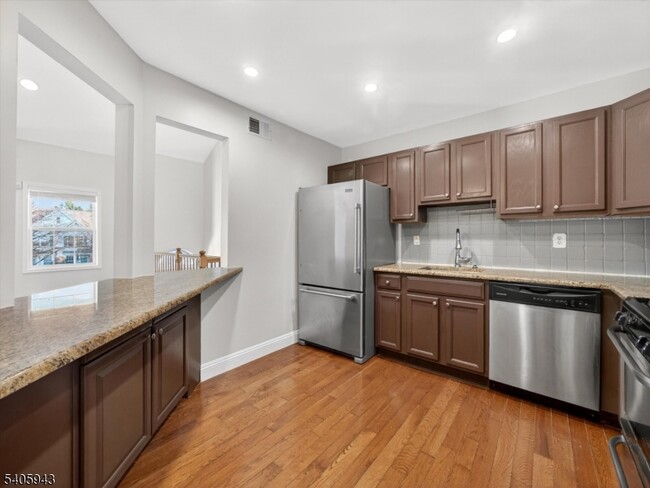 Building Photo - 124 Barclay Dr