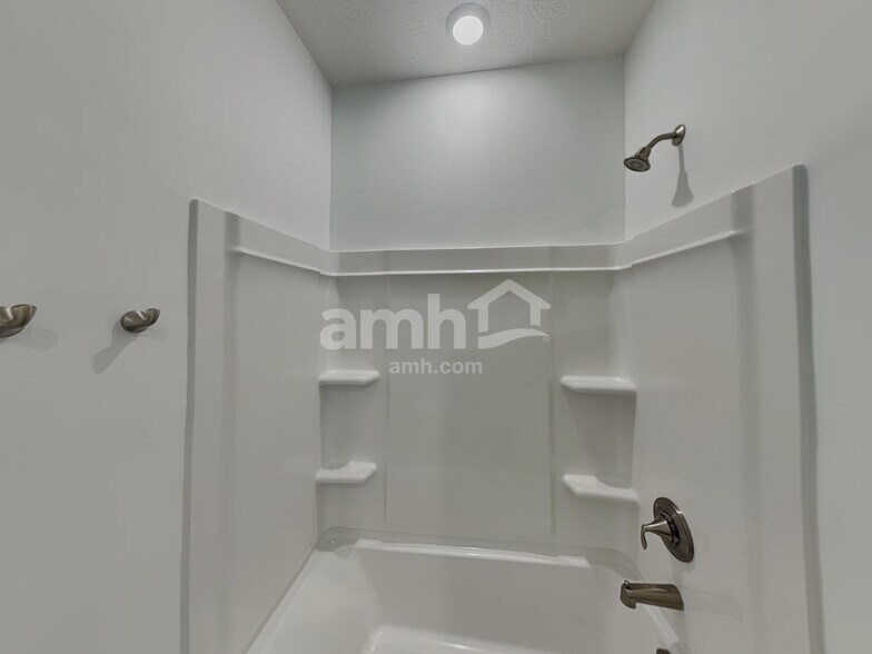 Building Photo - 206 Kramer Mills Dr