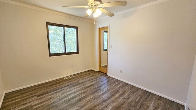 Building Photo - Beautiful 3 Bed, 2 Bath with a Bonus Room and Large Yard!