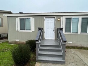 Building Photo - Remodeled Modern 3 Bed/2 Bath National City