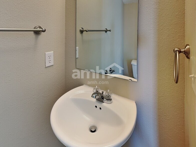 Building Photo - 656 Rocky Meadow Dr