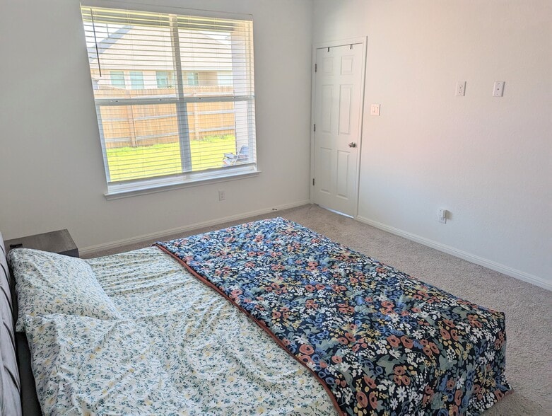 Building Photo - 12815 Gilliland Ln