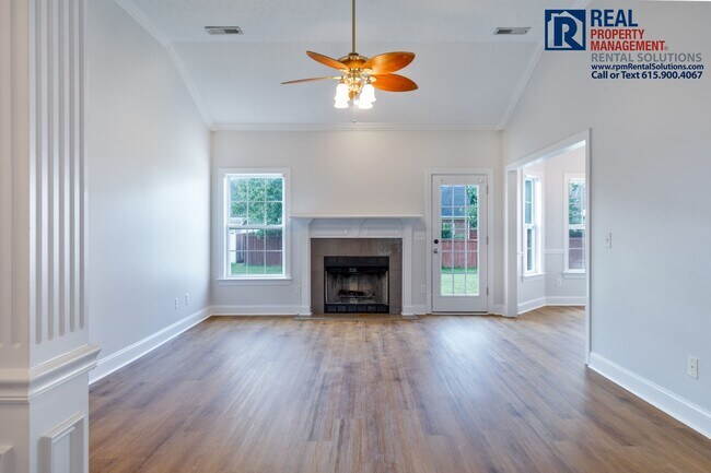 Building Photo - Amazing 3 bedroom home with attached garage!