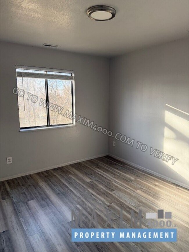 Building Photo - 559 N Sparn St