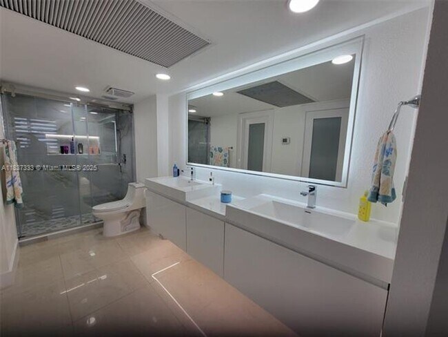 Building Photo - 5701 Collins Ave
