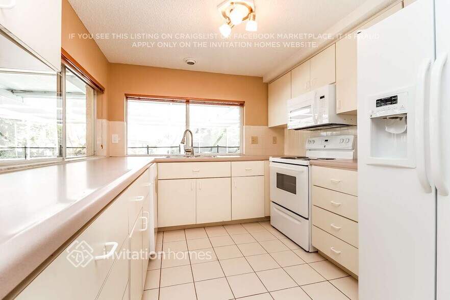 Building Photo - 12206 Meadowbrook Ln