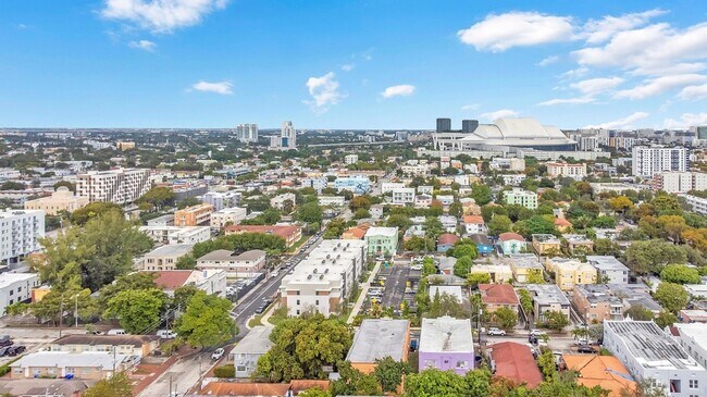 Building Photo - 1554 SW 5th St