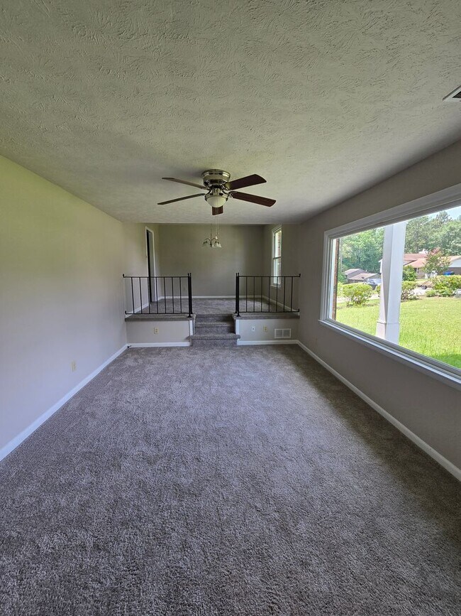Building Photo - 7494 Beverly Dr