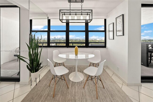 Building Photo - 2555 Collins Ave