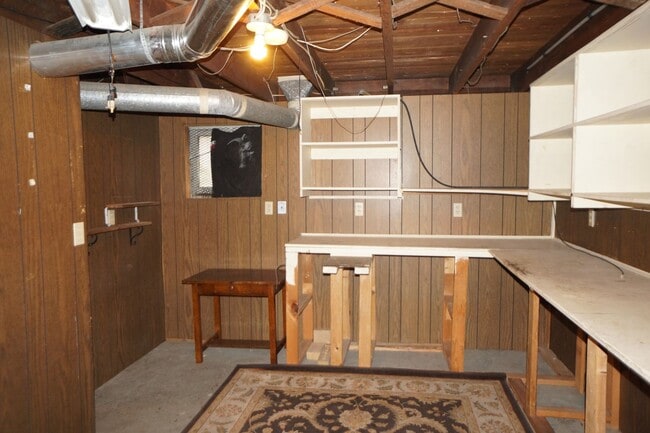 Building Photo - Beautiful 3 bedroom 1 bathroom NE Bungalow "Sabin area"
