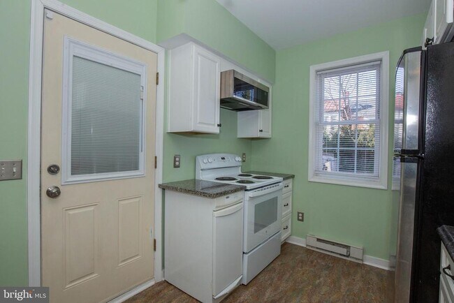 Building Photo - 106 S Maple Ave