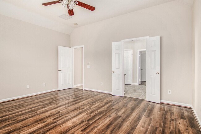 Building Photo - 20719 Medallion Pointe Dr