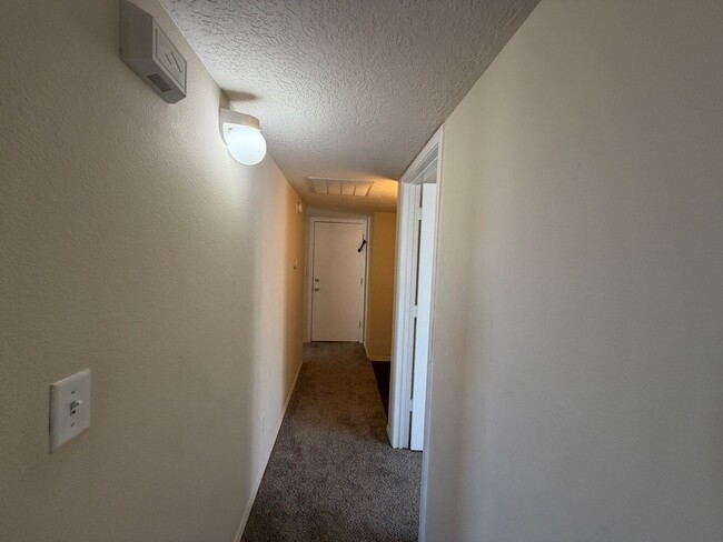 Building Photo - 3 Bedroom Single Story Home Near Northern Blvd NE & Loma Colorado Blvd NE!