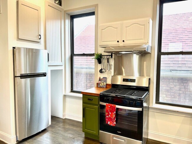 Building Photo - 3009 S Parnell Ave