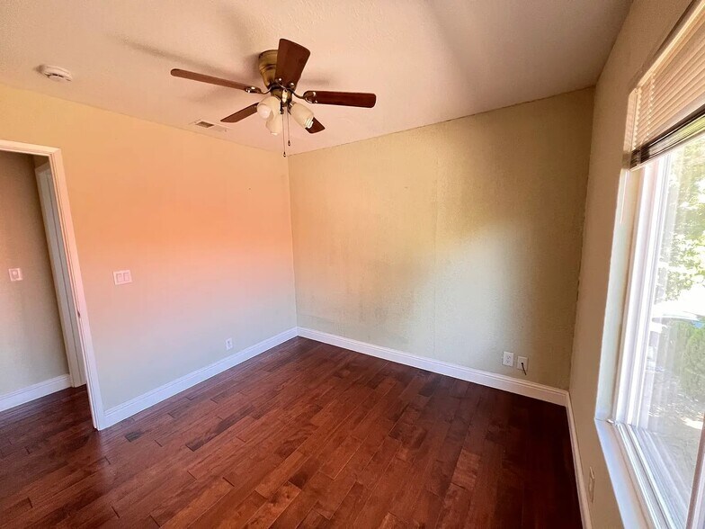 Building Photo - 6976 Claywood Way