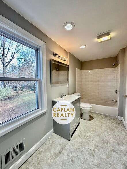 Building Photo - 29 Wellington Rd