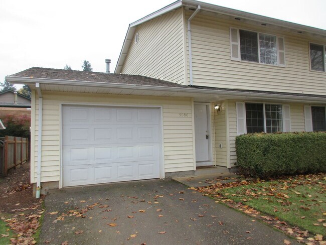 Primary Photo - Two Bedroom Duplex in South Salem
