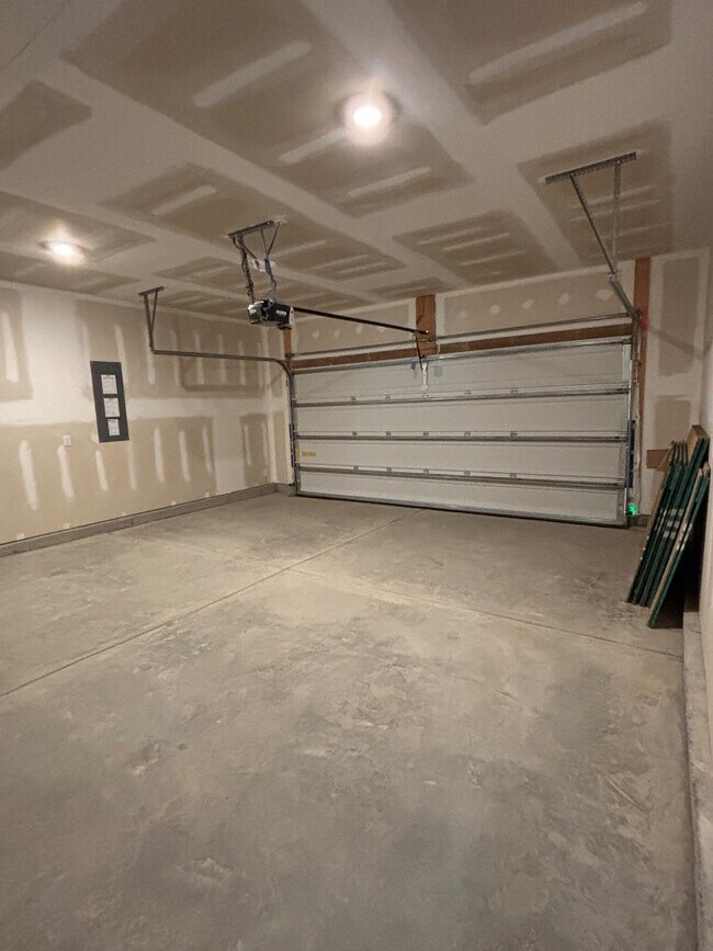 Building Photo - 201 Hadley Spgs Ave