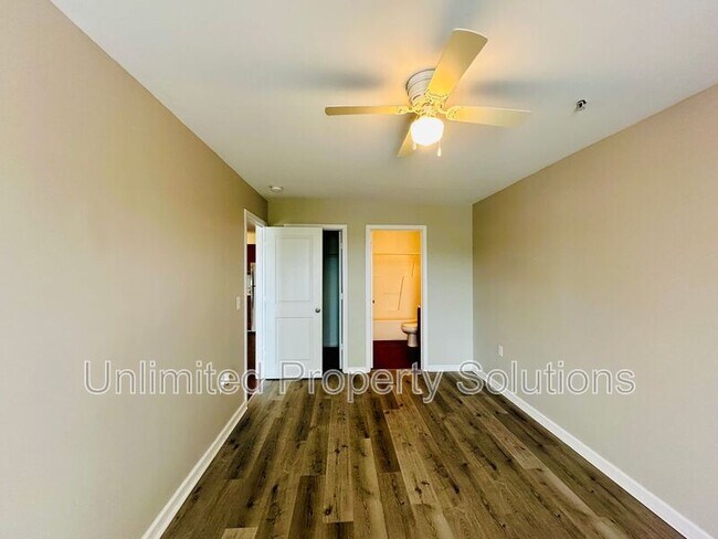 Building Photo - 376 S Kerr Ave