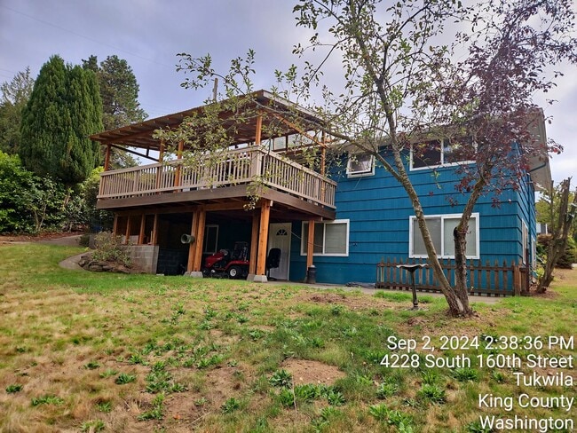 Building Photo - Tukwila/SeaTac daylight rambler - large home for rent - 4 bedrooms 2 bathrooms with 2 kitchens - ...