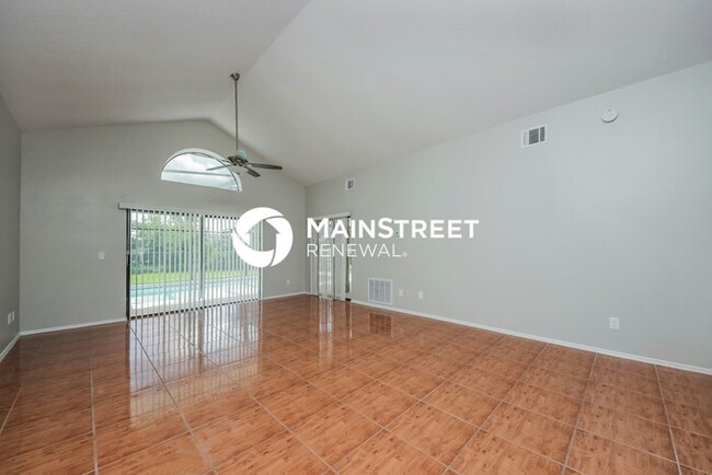 Building Photo - 3 Bedroom Pet-Friendly Home in ORLANDO, FL with Main Street Renewal