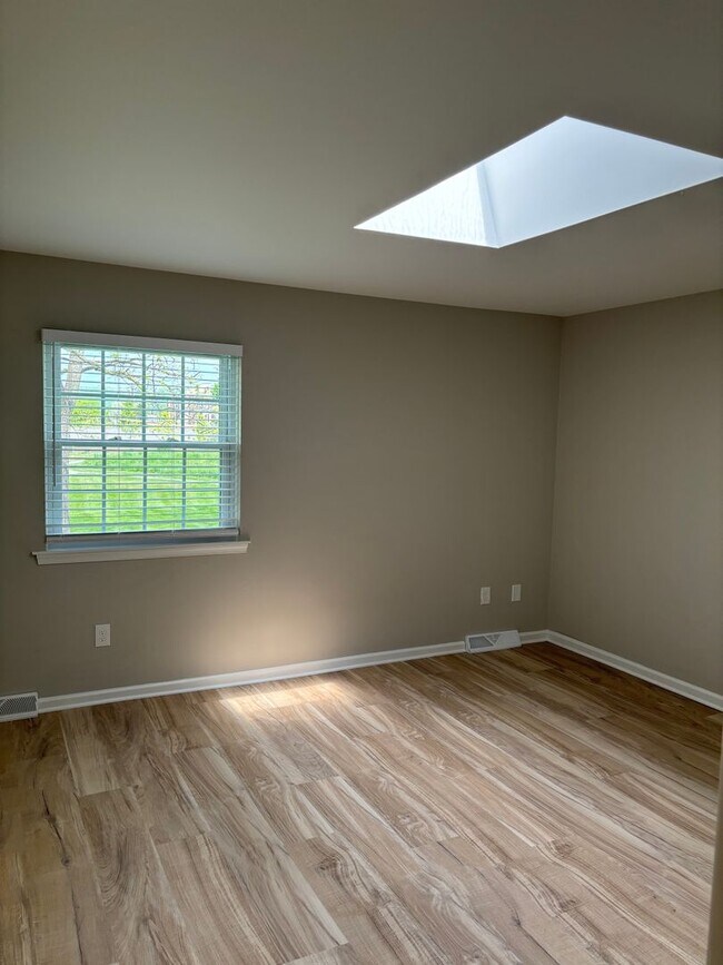 Building Photo - 3 Bedroom Townhome in Emmaus
