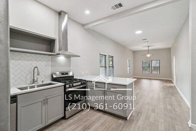 Building Photo - 622 Denver Blvd