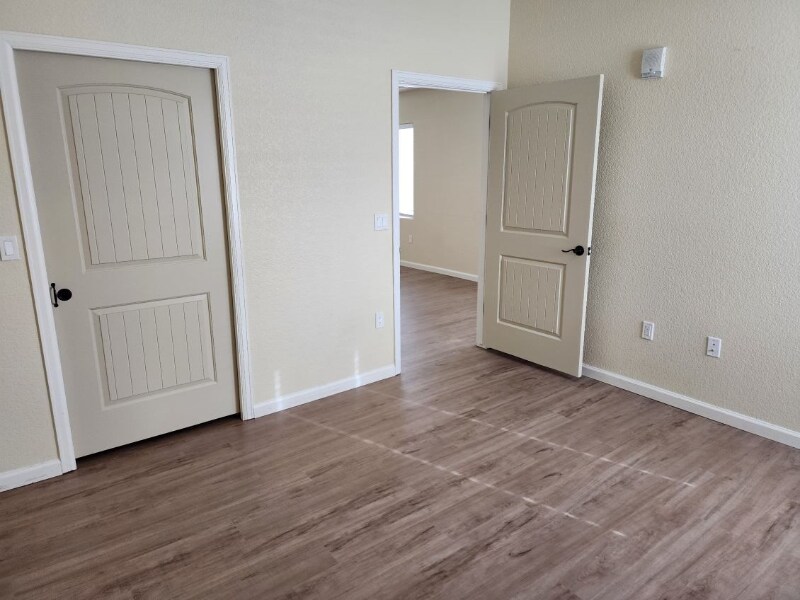 Building Photo - 430 W Pikes Peak Ave