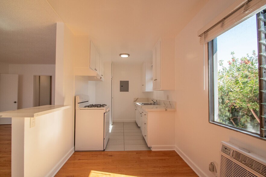Building Photo - 11143 Aqua Vista St