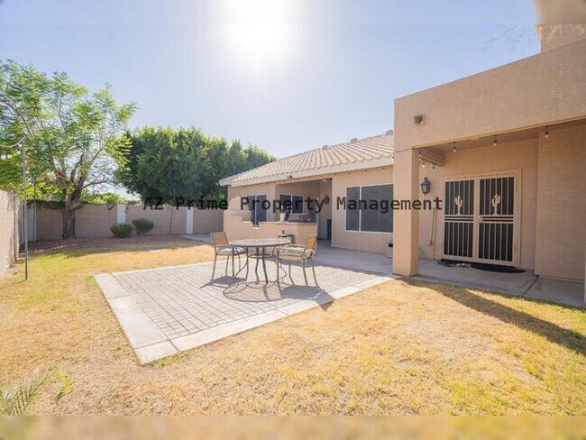 Building Photo - 6123 W Louise Dr