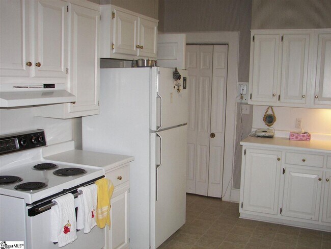 Building Photo - 101 W Augusta Pl