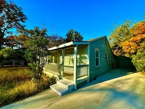 Building Photo - Cozy 2/1 Home