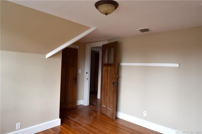 Building Photo - 809 Whitney Ave