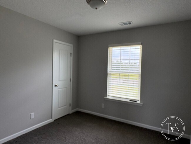 Building Photo - 38 Sunflower Cir NE