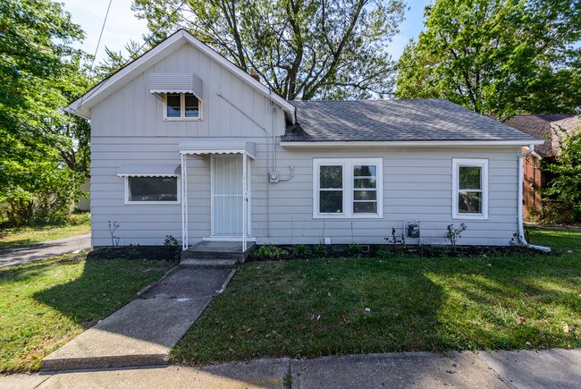 Primary Photo - 472 Babbitt Rd