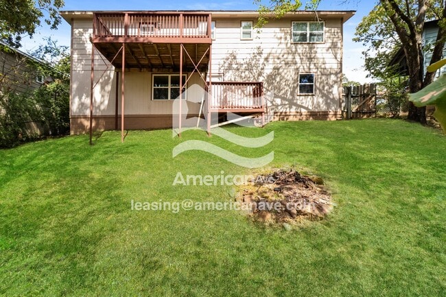 Building Photo - 501 Lindenhurst Dr