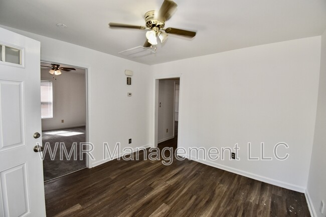 Building Photo - 2426 Dundeen St